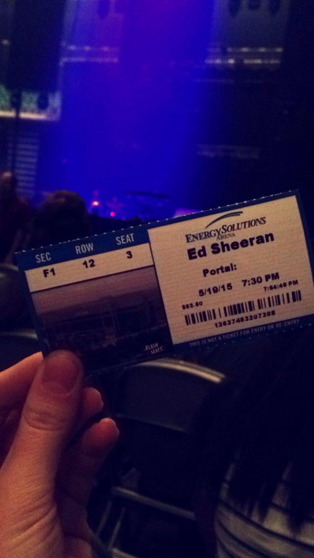 okayyjen's tweet photo. LIVE TWEET. #12ROW http://t.co/gb8aD5fCHO