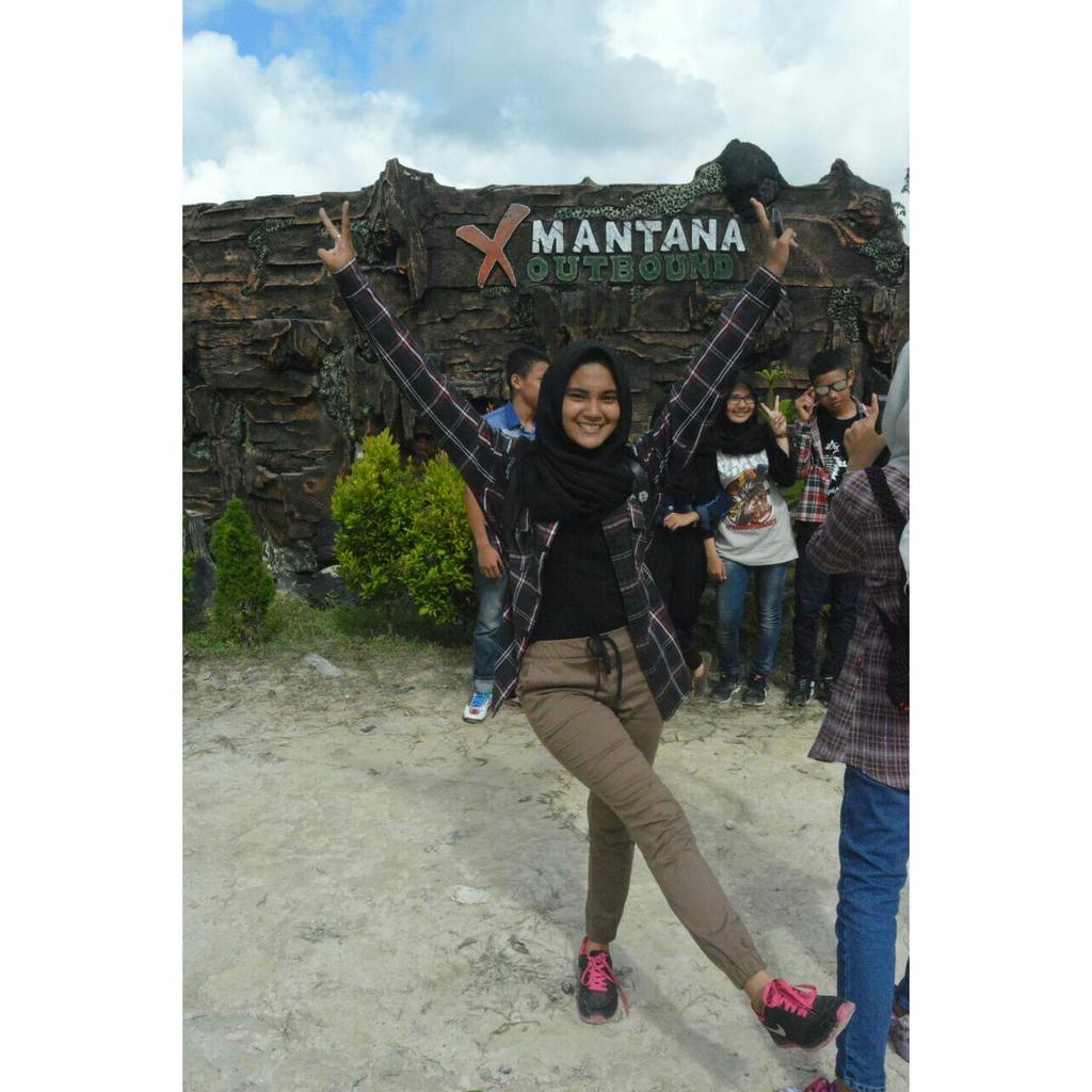 RahmittaA's tweet photo. Hihiiiii gaya kada karuan tampuh 👑👠💄👯😁 http://t.co/2OUtQLJQFv
