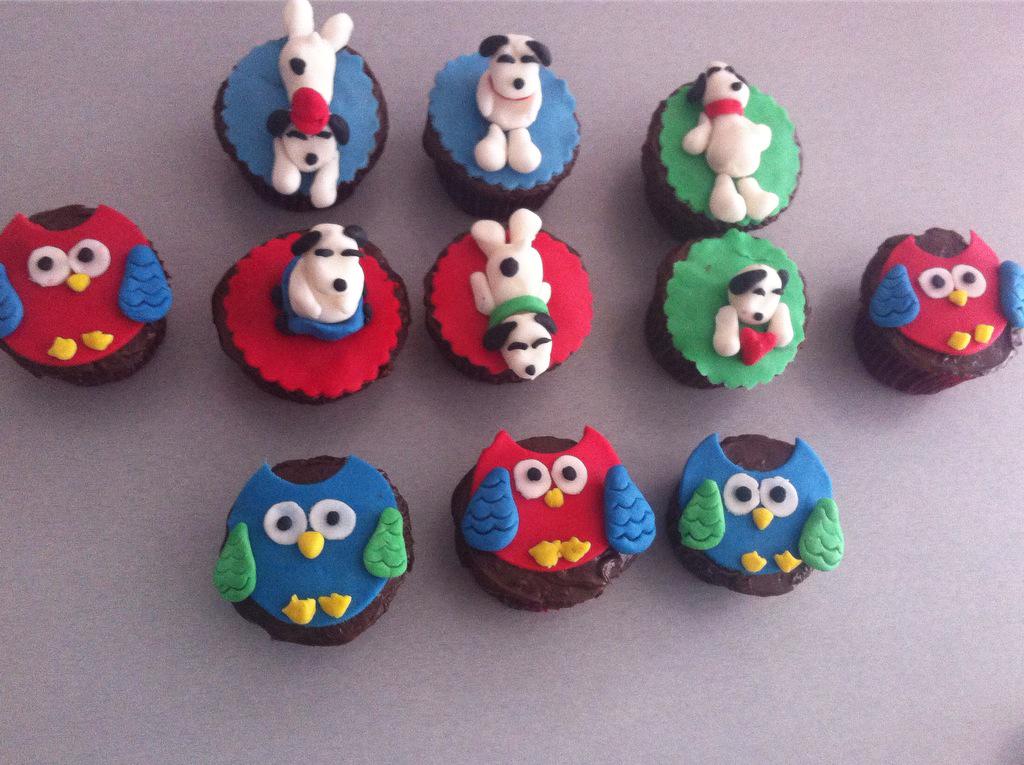 funny_cupcakes's tweet photo. Cupcakes de snoopy y búhos ☺️ http://t.co/R0W3NmxdfM