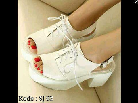 Wedges putih kulit 122k