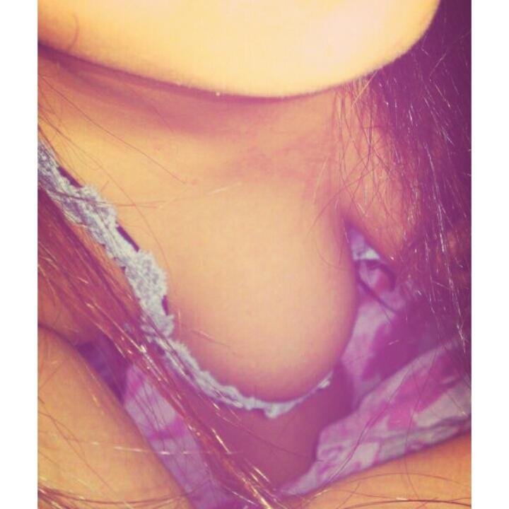 aysa_khan's tweet photo. "@Lust2_: #cleavage http://t.co/mbx1G7kI6y"