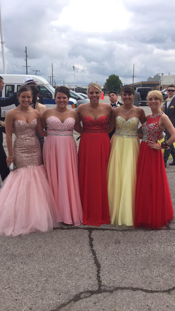 cassisachicaa's tweet photo. We made it freshmen year to prom #BACAT http://t.co/Z8YHD9aX6v