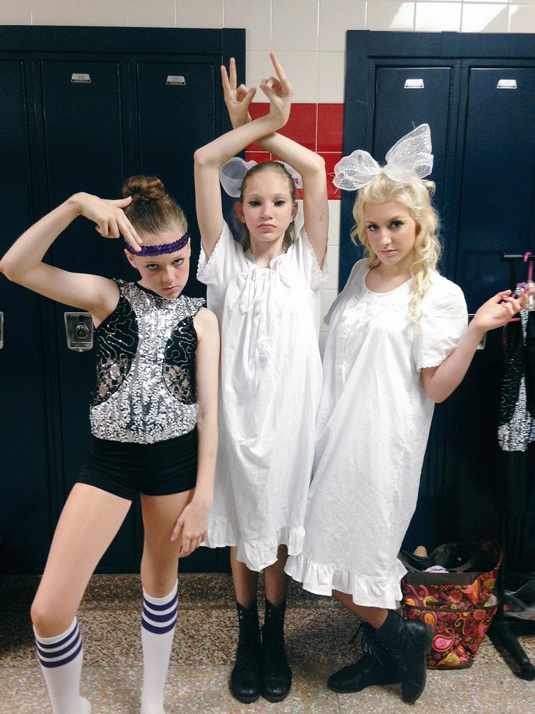 kaygcarlsonxo's tweet image. #tweetapicturethatdescribesourfriendship