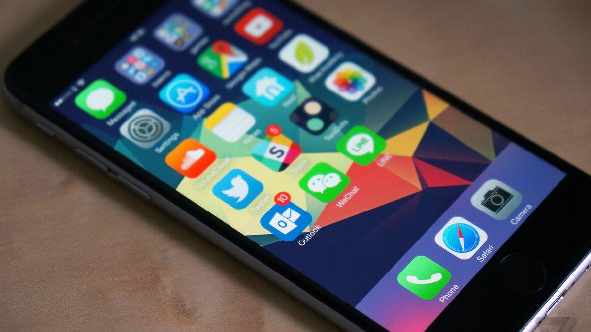 verge's tweet photo. Microsoft is reportedly developing an iPhone chat app called Flow http://t.co/GJTB07NfTW http://t.co/ygtuC9MfUS