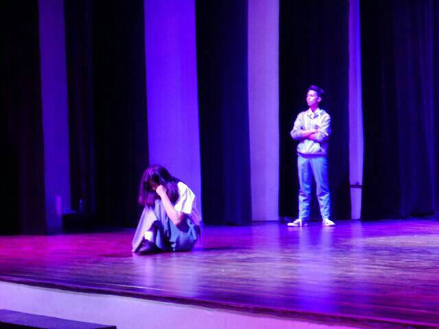 Teater26's tweet photo. "Apa adil itu ada?" "Apa kebahagiaan itu ada? " http://t.co/pzsJHEk6qg