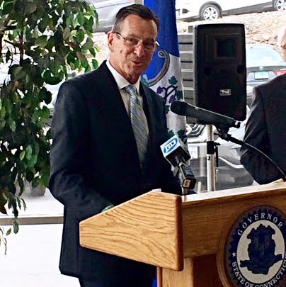 GloblAutomkrs's tweet photo. TY @GovMalloyOffice for launching the #CHEAPR #ZEV rebate program today - a win for #CT consumers & the environment http://t.co/9kBRntL8JJ