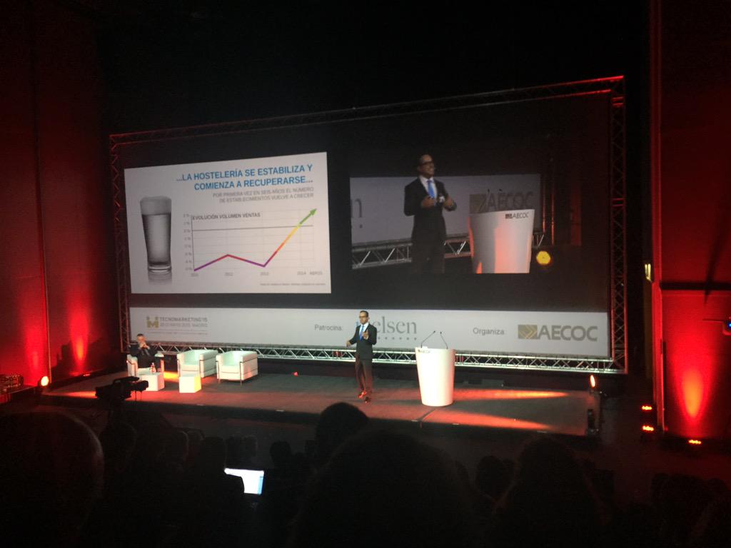 Nielsen_InigoGA's tweet photo. #HoReCa comienza a recuperarse, buen signo  #tmkt15 @Nielsen_Spain http://t.co/Pkbycvzs4w