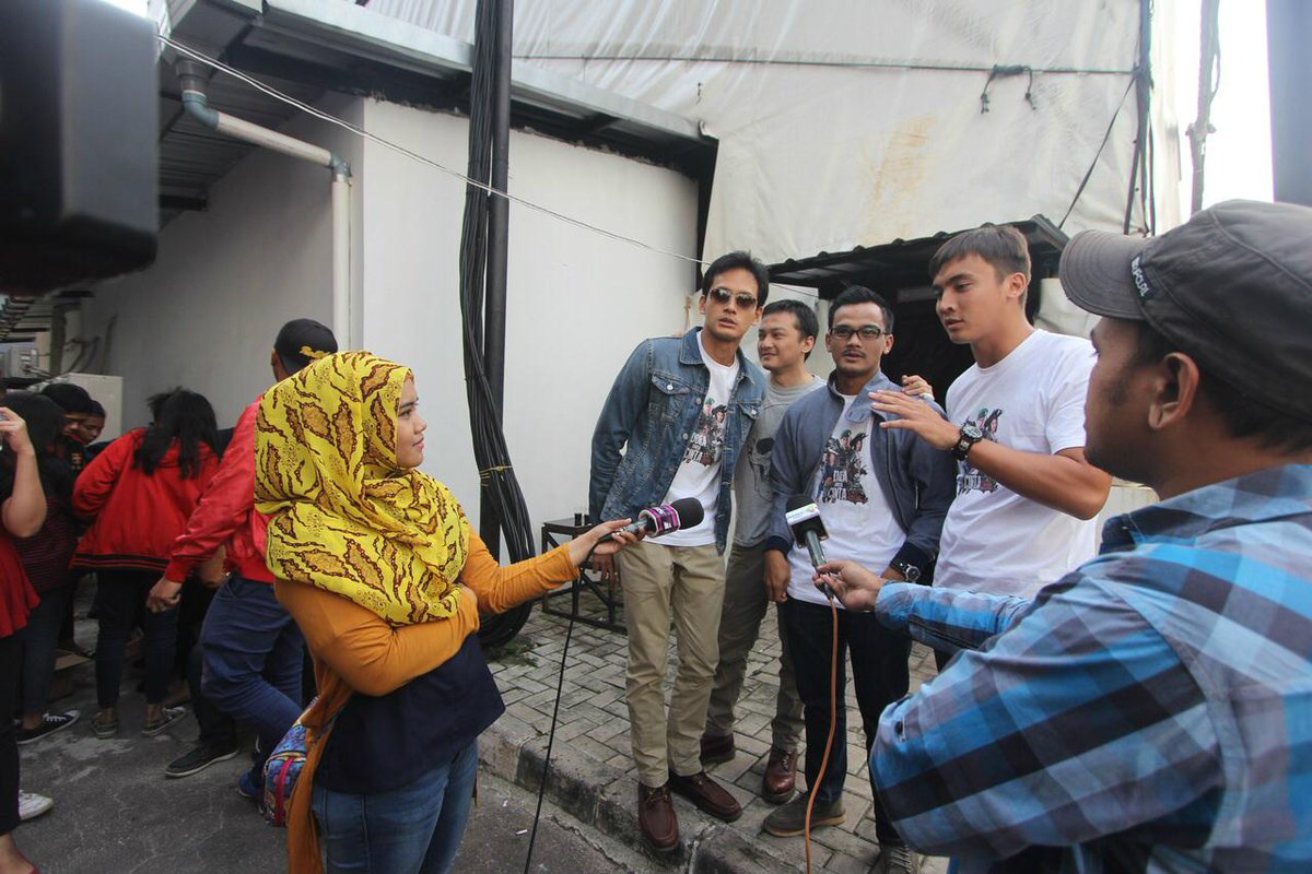 ricksoerafani's tweet photo. tadi pagi di dashyat nech @realfedinuril @rendykjaernett1 @doeatandacinta_ @alfaniwiryawan @realfedinurilFC http://t.co/4SaHlA1GVo