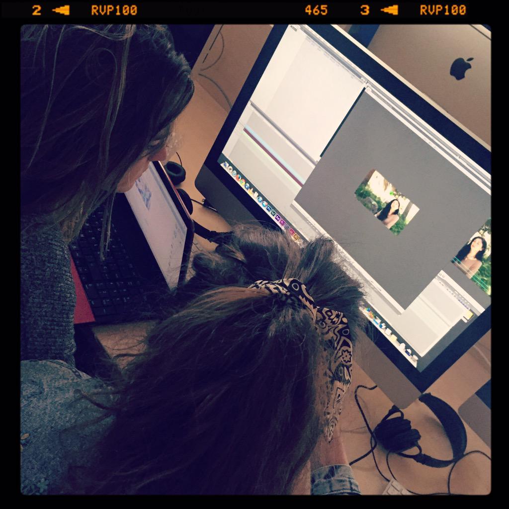 LauraPalanques's tweet photo. La realización y la post-producción de nuestro docu va sobre ruedas 🎥🎥 @Esperandoalaley #Esperandoalaley http://t.co/70rVOdLS7Y