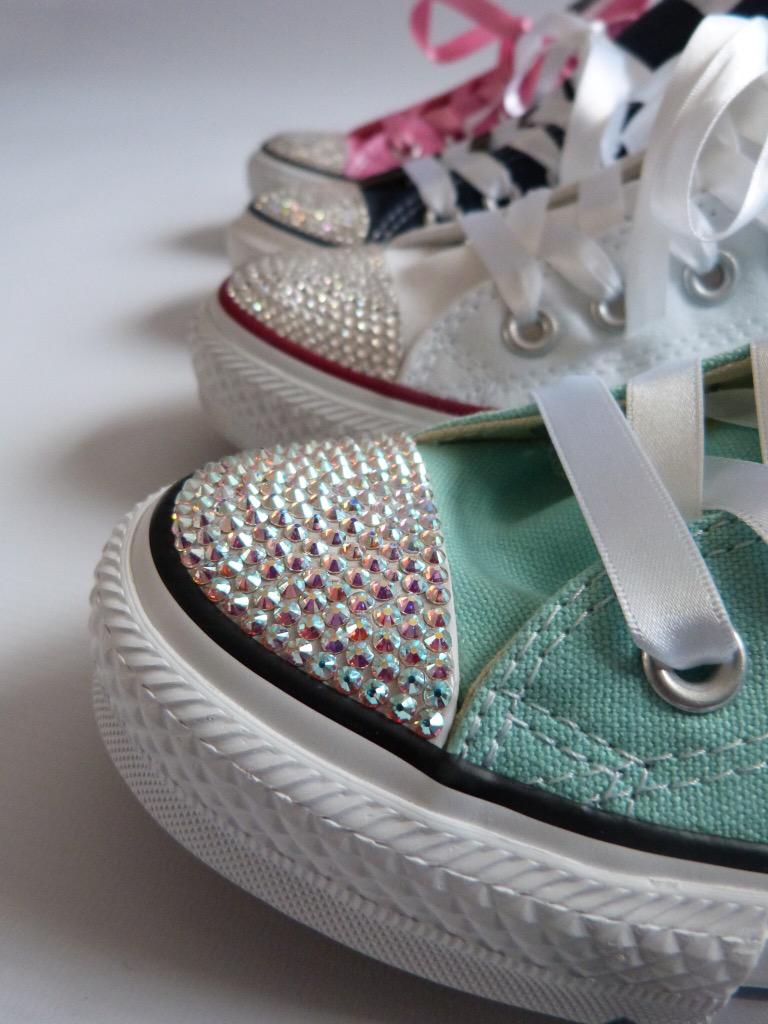 Kc_blingz's tweet image. Summer is just around the corner! Make sure you Order your sparkly footwear in time ☀️👟👡 kc-blingz.com