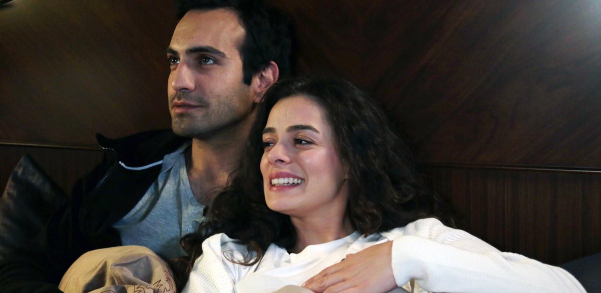 Ekranella's tweet photo. #AşkYeniden'in son bölüm yorumu, @bilgeaktas'tan: Bu gizlililik bu aşka fazla  http://t.co/DNsgTYQzuc http://t.co/xGspshxMol