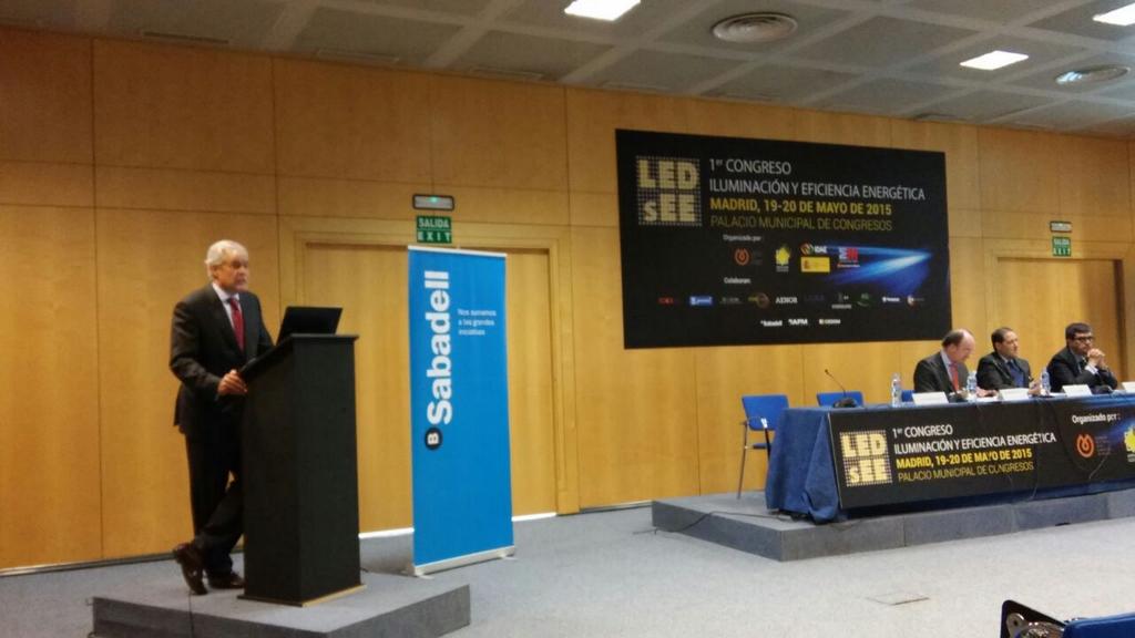 foroLEDsEE's tweet photo. Ángel Sánchez, @IDAE_energia en #foroledseeII con el programa de ayudas de renovacion de alumbrado exterior @ANFALUM http://t.co/Us6V5tKGG6