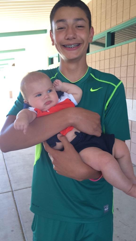 GunnerCruz's tweet photo. Lil Mill👶🏼 #Max2theMax http://t.co/VwJiz0w1ZZ