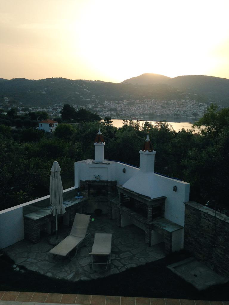 fayloraine's tweet photo. View looking over Skopelos 👌🏼 http://t.co/znnj1ueuMW