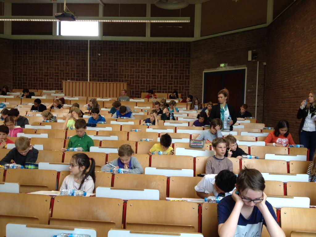 DialogKoeln's tweet photo. Pangea Mathematikwettbewerb 2015.
Zwischenrunde am WISO Fakultät Köln. http://t.co/9RhmZV2LQg