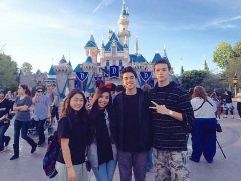 plantishe's tweet photo. Shawn: "Aye is that ride cool?"
Me: "uh, that's the tram Shawn"
#ohnooo #Claudiashat #ohmetoo #URIK #TatianaGregory http://t.co/soYWxqBv6o
