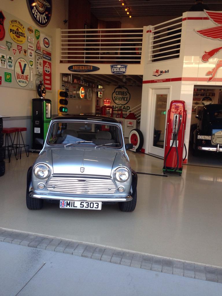 Minnesota_MINI's tweet photo. @lookatmymini @23nsi @miniusanews Nice rides http://t.co/qa7H64YTJN