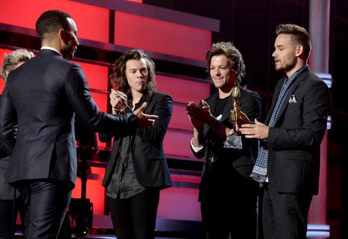 1D_24hNews's tweet photo. One Direction during the #BBMAs2015 on 17th may ❤️😍
#OneDirectionOnBBMAs #BBMAs #Billboards2015 #NoControlDay #four http://t.co/j2WA5QOXPU