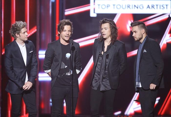 1D_24hNews's tweet photo. One Direction during the #BBMAs2015 on 17th may ❤️😍
#OneDirectionOnBBMAs #BBMAs #Billboards2015 #NoControlDay #four http://t.co/j2WA5QOXPU