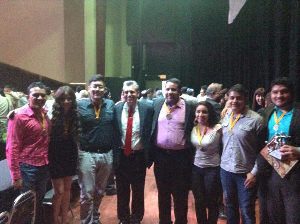 FMASMexico's tweet photo. Ganadores del premio a la #ResponsabilidadSocial #CIESLAG2015 proyecto #Ecotecnias #Durango @FidelRubioM @utldurango http://t.co/s78VCURiWO