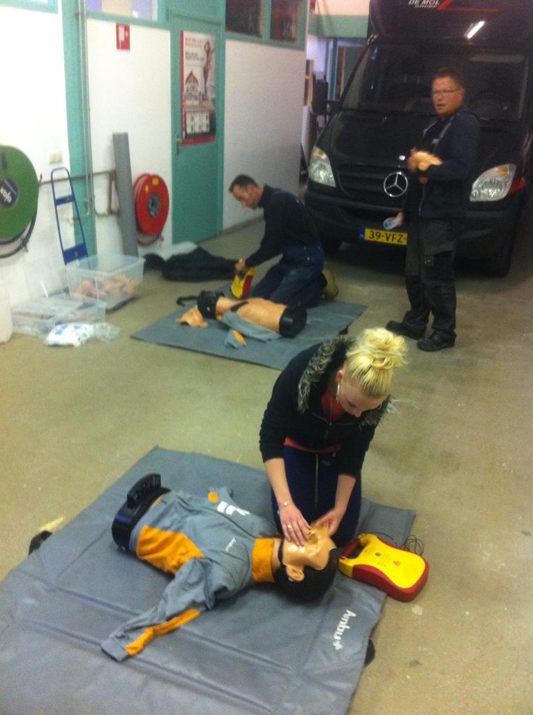 deMolriool's tweet photo. Afgelopen maandag weer de jaarlijkse #bhv training gehad! Iedereen weer een jaar het papiertje binnen. http://t.co/veqidHU05i