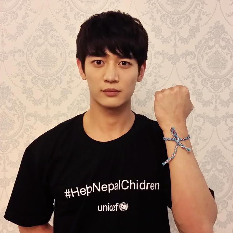 unicefkorea's tweet photo. #샤이니 멤버 민호군도 네팔구호캠페인에 동참했습니다.
네팔어린이를 향한 지속적인 관심 부탁드립니다.

#HelpNepalChildren : http://t.co/1fORE6bLbz

#네팔긴급구호 #유니세프 http://t.co/MWs1L5MjS7