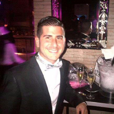 Hoy felicito a mi hijo Eduardo que cumple 34 años? no cambies nunca campeón. Un besazo.