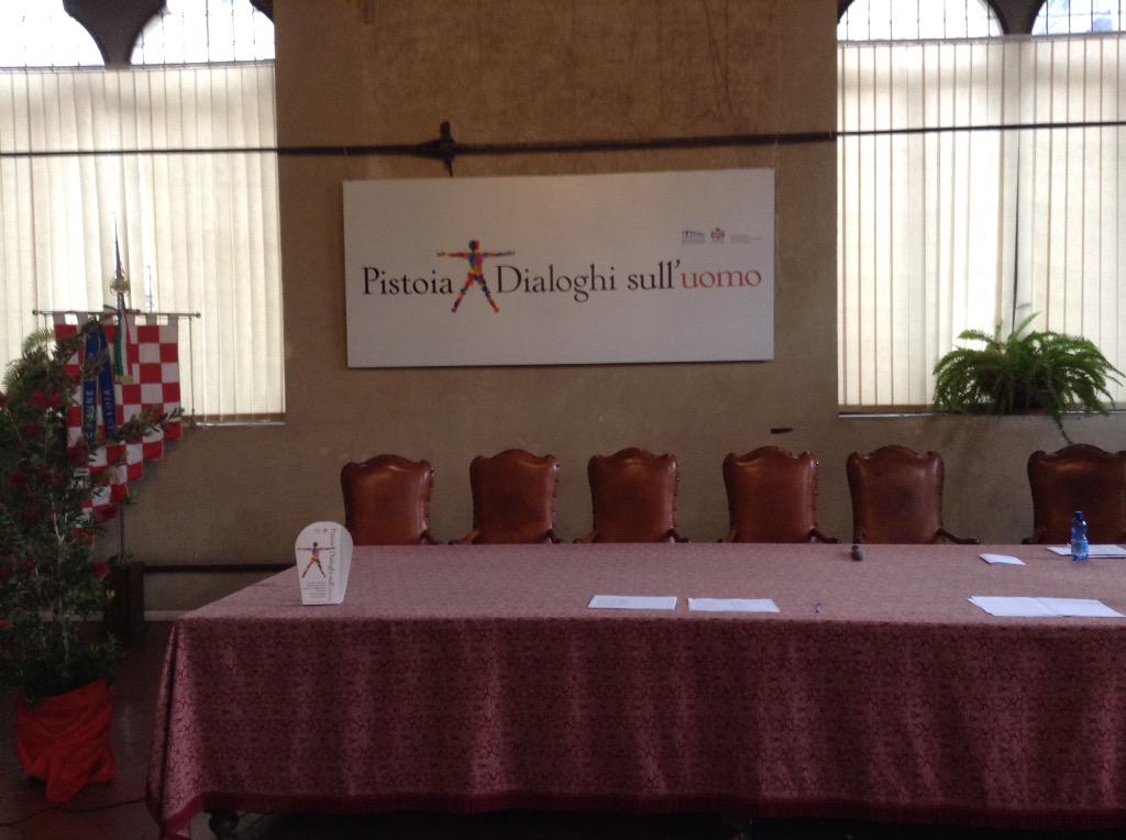 DialoghiPistoia's tweet photo. #now @ #SalaMaggiore @Comune_Pistoia :)

aspettando la riunione volontari #Dialoghi2015

cc. @FondCaript @MadameSwann http://t.co/UUDcQxdHTL