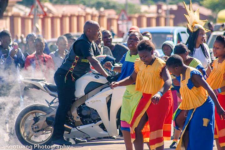 Atteridge75's tweet photo. Delayed post: scenes from the #PHELICarnival that took place on 01 May 2015.. @BlackKnightFS http://t.co/8ExBZ1Uhcs