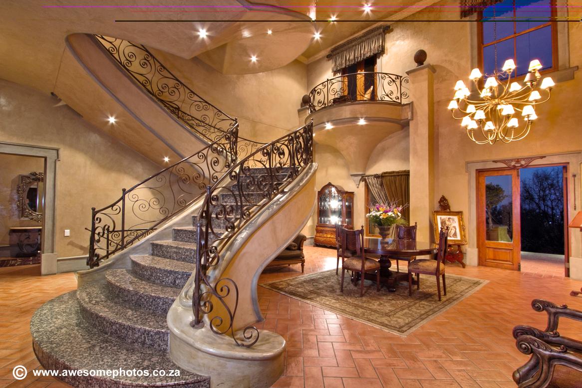 A Tuscan Beauty boasting 360 degree views of Pretoria #CastelloDiMonte - ow.ly/MZfBO