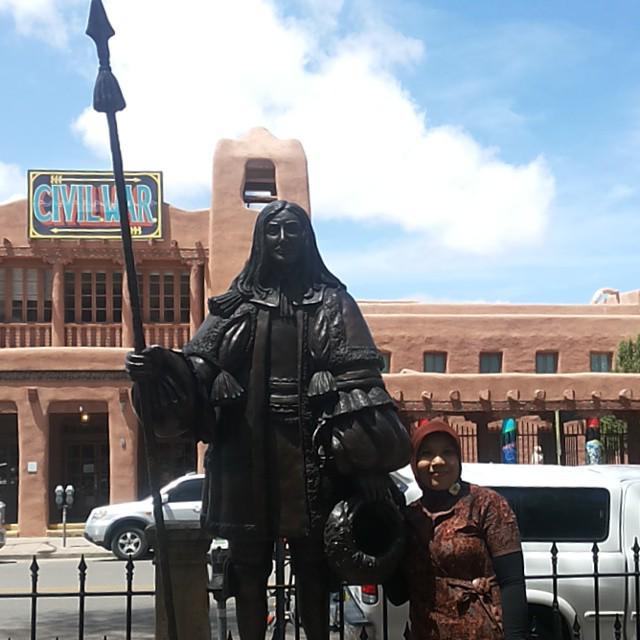 simplysantafenm's tweet image. What does #SimplySantaFe mean to you? Photo by @rahmahfithriani: with a statue in the city of arts #nofilter #statu…