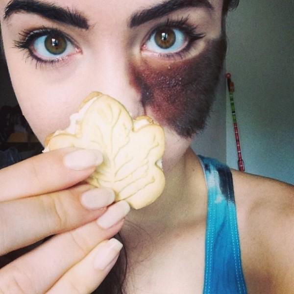 mutnedjmet's tweet photo. #1 Cassandra Naud was born with a hairy birthmark under her left eye http://t.co/A4lFTHqAtn http://t.co/KMwqESDCWO