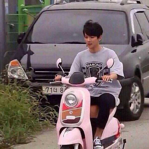baekdip's tweet photo. I FUCKING LAUGHED SO HARD @ THIS http://t.co/SY5KHORQrZ