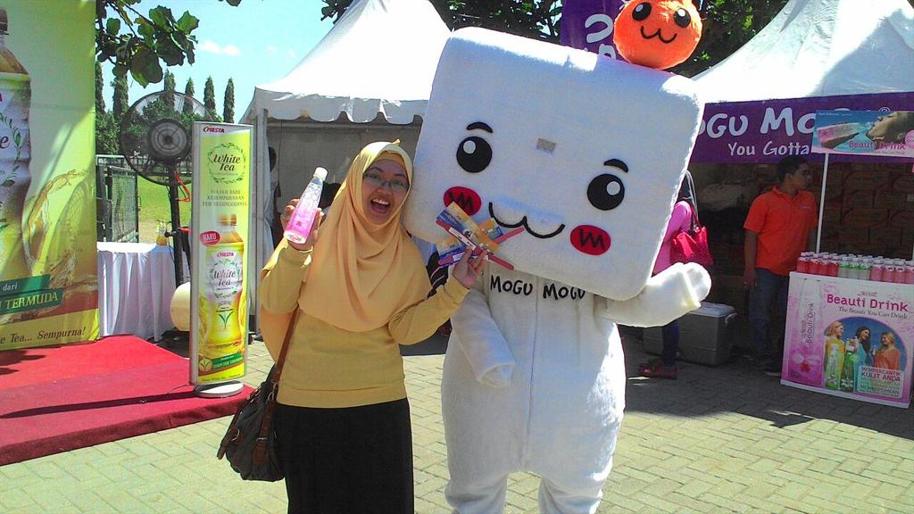 PambayunSetyoP's tweet photo. Terima kasih @mogumogu minumannya nyegerin banget,,, :-D #matanajwaonstage #goruny @MataNajwa @kopiko78 http://t.co/KYkvdfjsLl