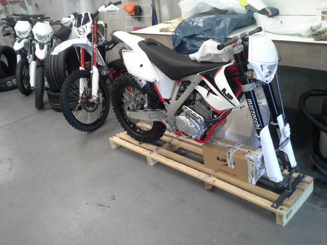 motorimportnl's tweet photo. Zojuist binnen gekomen uit Portugal, de PR4 pro Enduro. Dus ook deze kan worden getest volgende week donderdag28 mei http://t.co/d7sZSOHMDZ