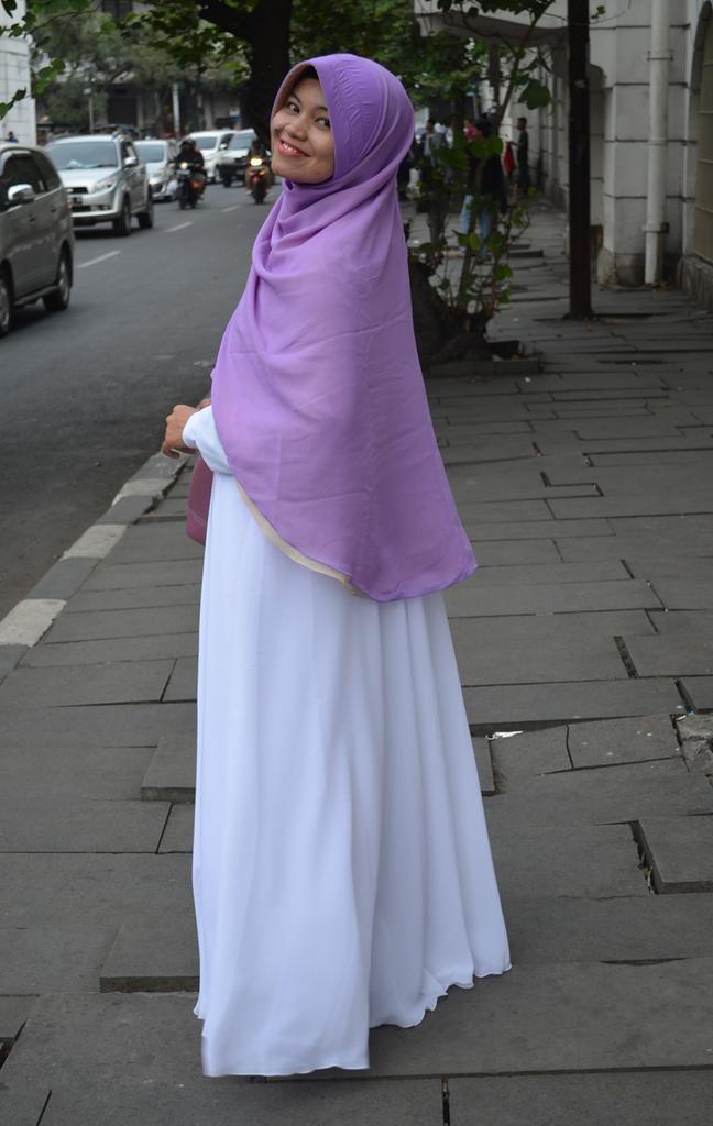 FaziaJakSel's tweet photo. Gamis aira putih size S ready ya.. http://t.co/4VKAuzW1iv
