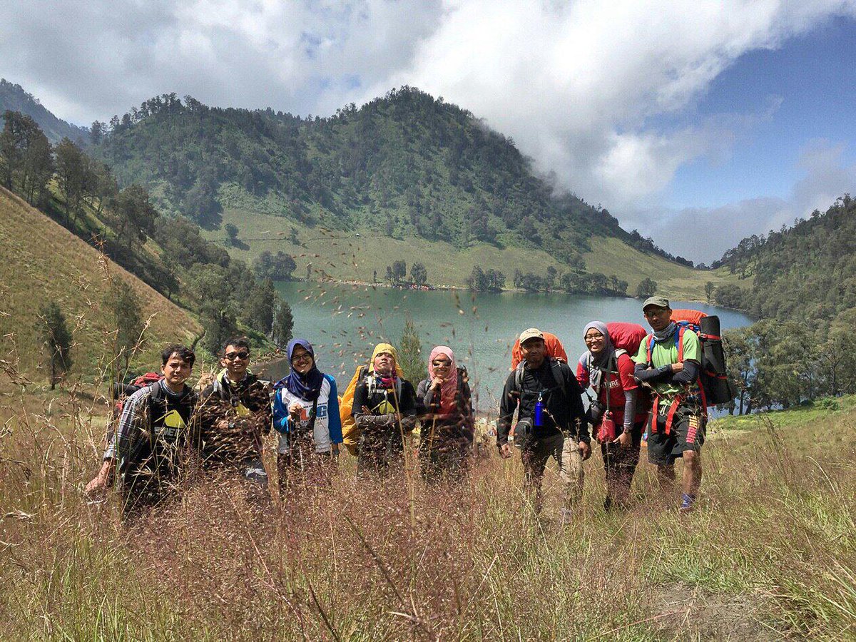 kawan_jalan's tweet photo. Indahnya kebersamaan di Ranu Kumbolo #Semeru #Indonesia #MyTripMyAdventure http://t.co/OhVMboUJ1Y