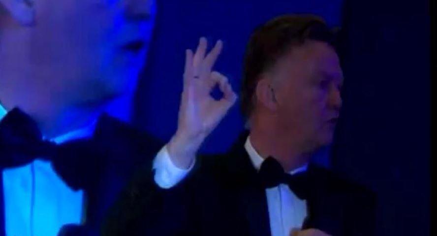 focussiert's tweet photo. Dinner for One, nicht im Bild: Miss Sophie #MUFC #LVG http://t.co/BBxObhTCji