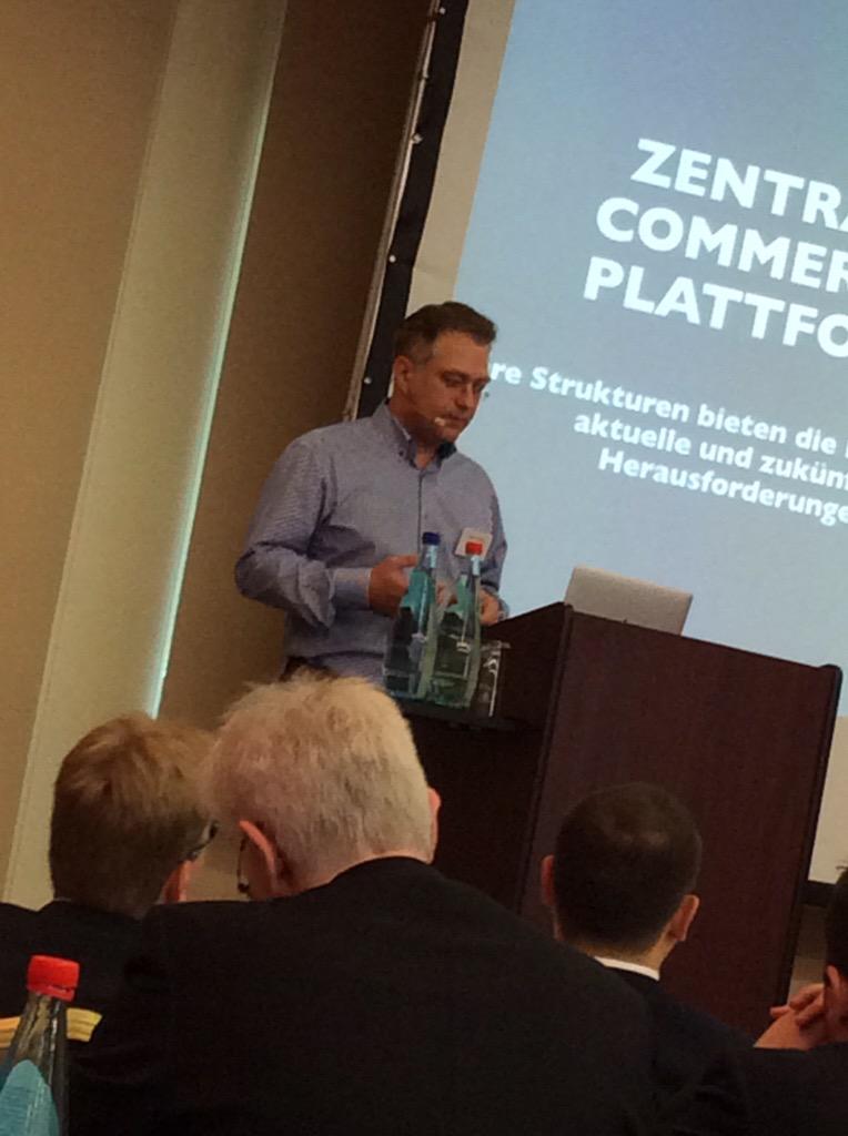 fact_finder's tweet photo. Top Keynote #FFCC15: “Gelernte Bezahlverfahren aus dem eCommerce werden auch im stationären Handel verlangt” @Hagen http://t.co/JPzE71dCpT