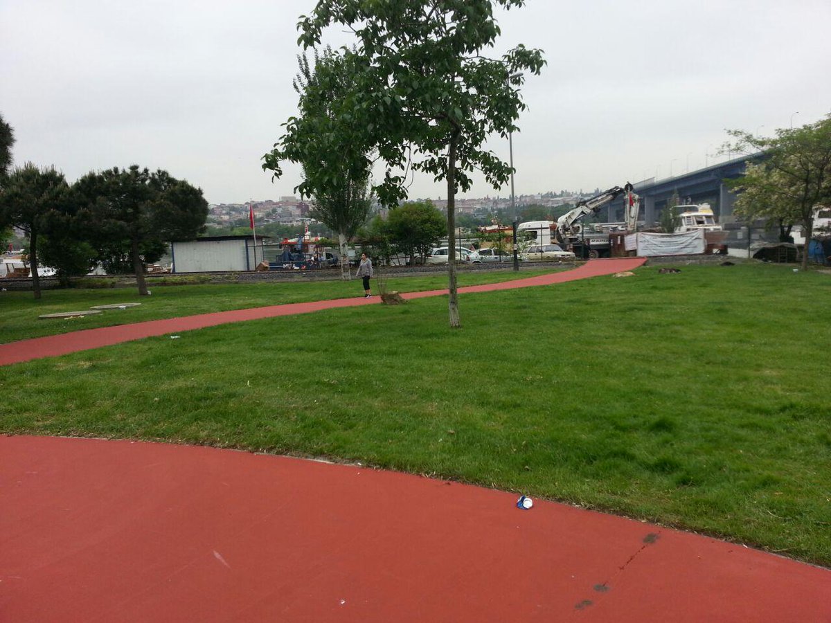 BeyogluFenisler's tweet photo. Hasköy Sahil Parkı Yürüyüş Parkı Yenileme Çalışmalarımız T��m Hızıyla Devam Ediyor..@aozengin http://t.co/03bCm0SzFX