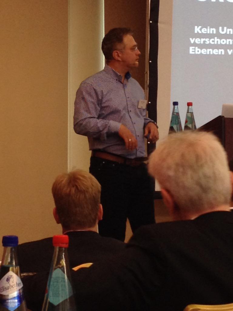 bleich_j's tweet photo. WiFi ist das neue Analytics für den stationären Handel... Interessant @Hagen! #FFCC15 http://t.co/pxtFPmu8iB
