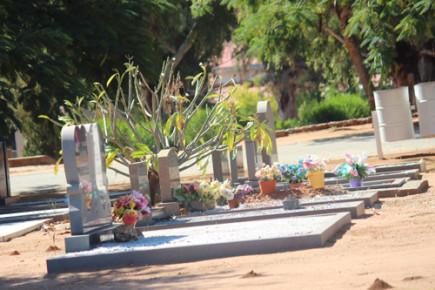 NewEraNewspaper's tweet photo. Drug addicts get #High in graveyards - https://t.co/Wip1bcSlL5 #Drugg #Graveyard http://t.co/gYcmZZkQbo