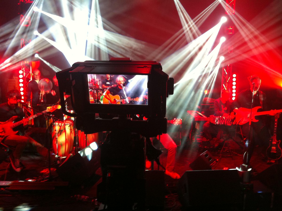 WilliamWhiteOff's tweet photo. Ce soir William White &amp; Band dans "Pl3in de Covers" à 22h45 RTS1!! #caution  #BobMarley #covers #livemusic http://t.co/A2ygEZBCEh