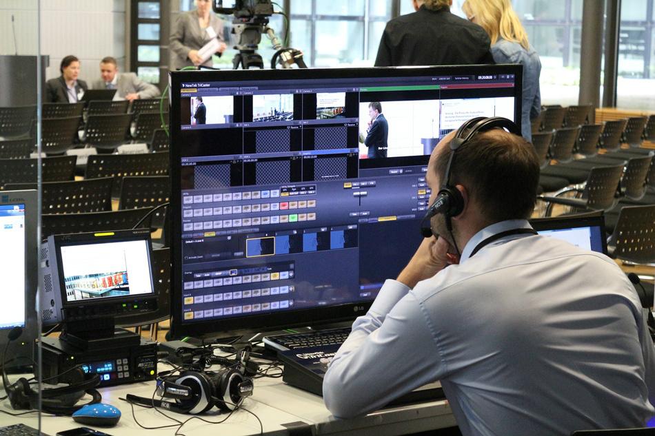 bmjv_bund's tweet photo. Technik steht: 10:15 Uhr beginnt der Livestream zum #Scoring Symposium im #BMJV http://t.co/UhaGsXfzmM #scoring2015 http://t.co/Iro1baPl4K