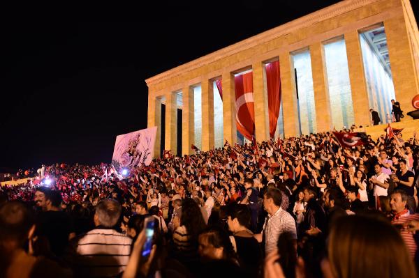 dhainternet's tweet photo. Yurtta 19 Mayıs coşkusu.. http://t.co/00VYAgreWw http://t.co/TWfK2CaOUS