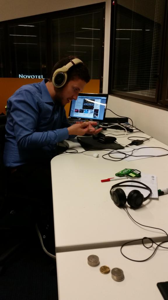 hact_io's tweet photo. Scraping together change for pizza #realmode #startupaus http://t.co/MUbYDCJp6J