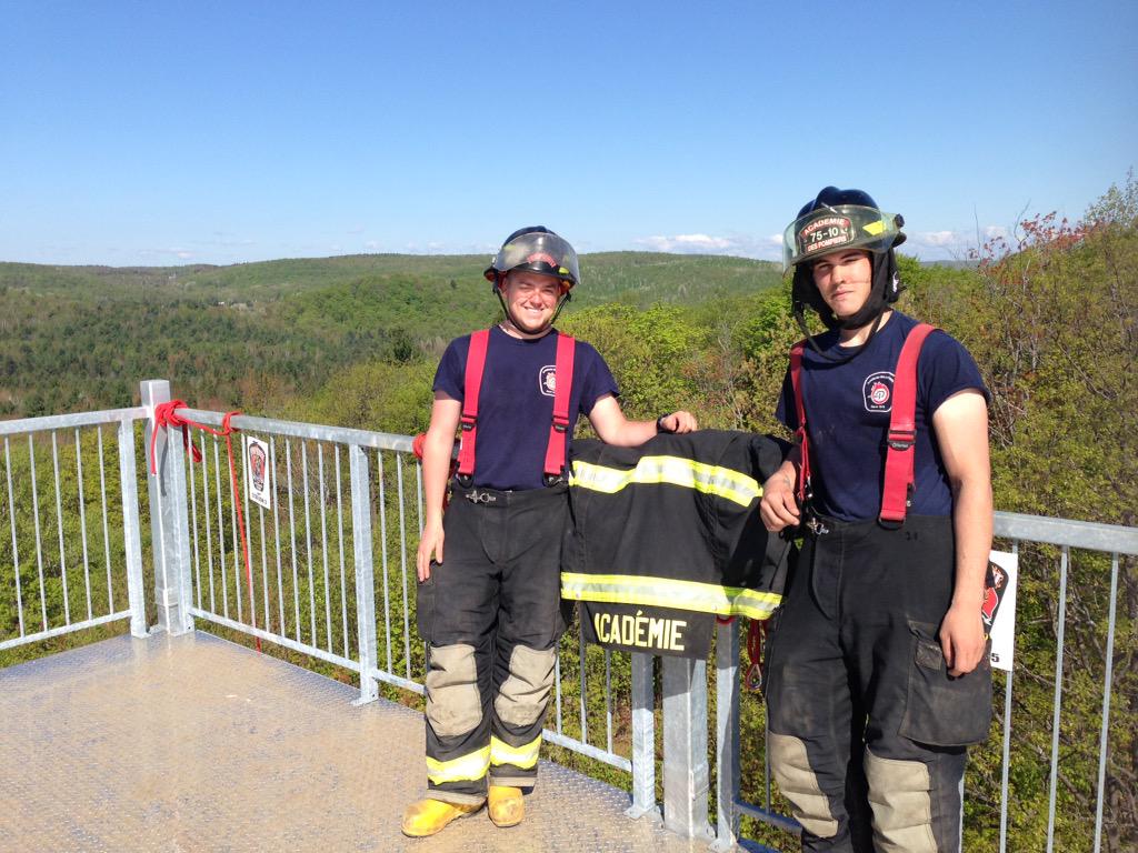 PompierFit's tweet image. Au sommet de la FireTower de St-Calixte lors de la course extrême!