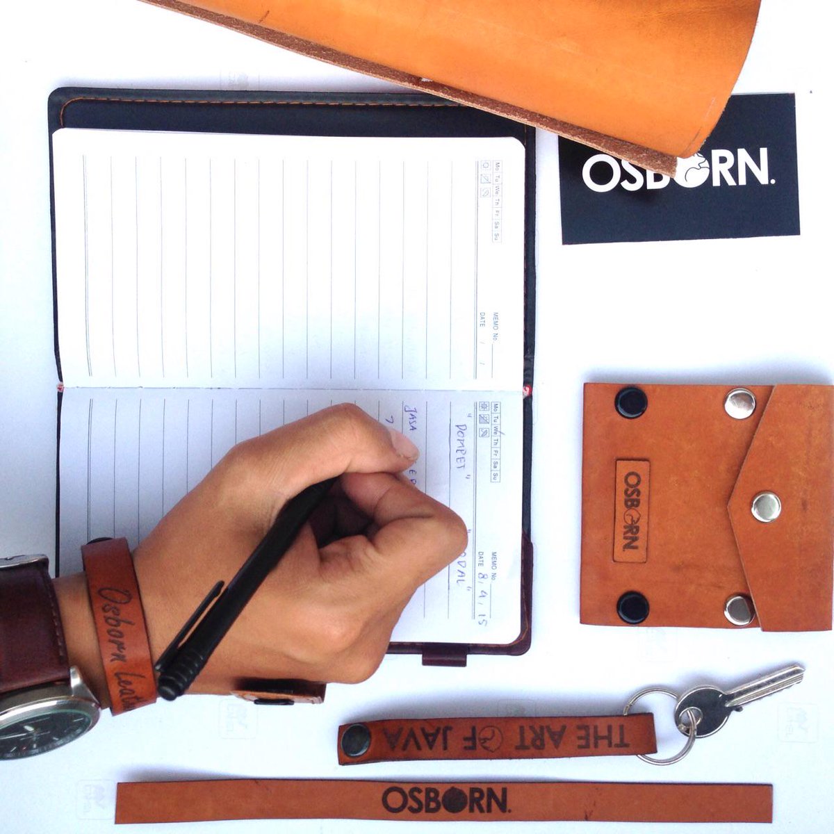 Osborn_Store's tweet photo. Om Osborn had started to calculate goods.

intinya Om Osborn lagi sibuk deh

#osbornstore #leather #leatherid http://t.co/u6gSA4tIKX