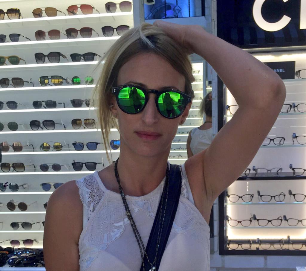 einatgolan's tweet photo. My new sunglasses
#illesteva
😎😎😎😎😎
#ioptic http://t.co/c5PNUPwgYY