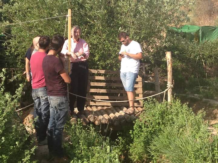 IndalecioUgr's tweet photo. Esta mañana he querido acercarme al sector agrícola para proponer la instalación de invernaderos, Almería style. http://t.co/DCgWWqiQ96